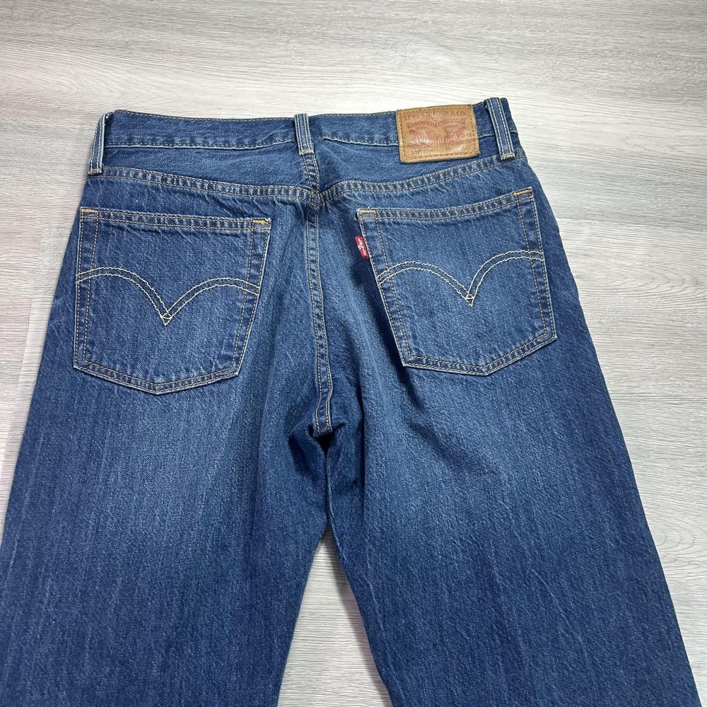 Levis 501 Jeans Womens 26x32 Blue Button Fly Straight Fit Denim Medium Wash - Picture 11 of 15
